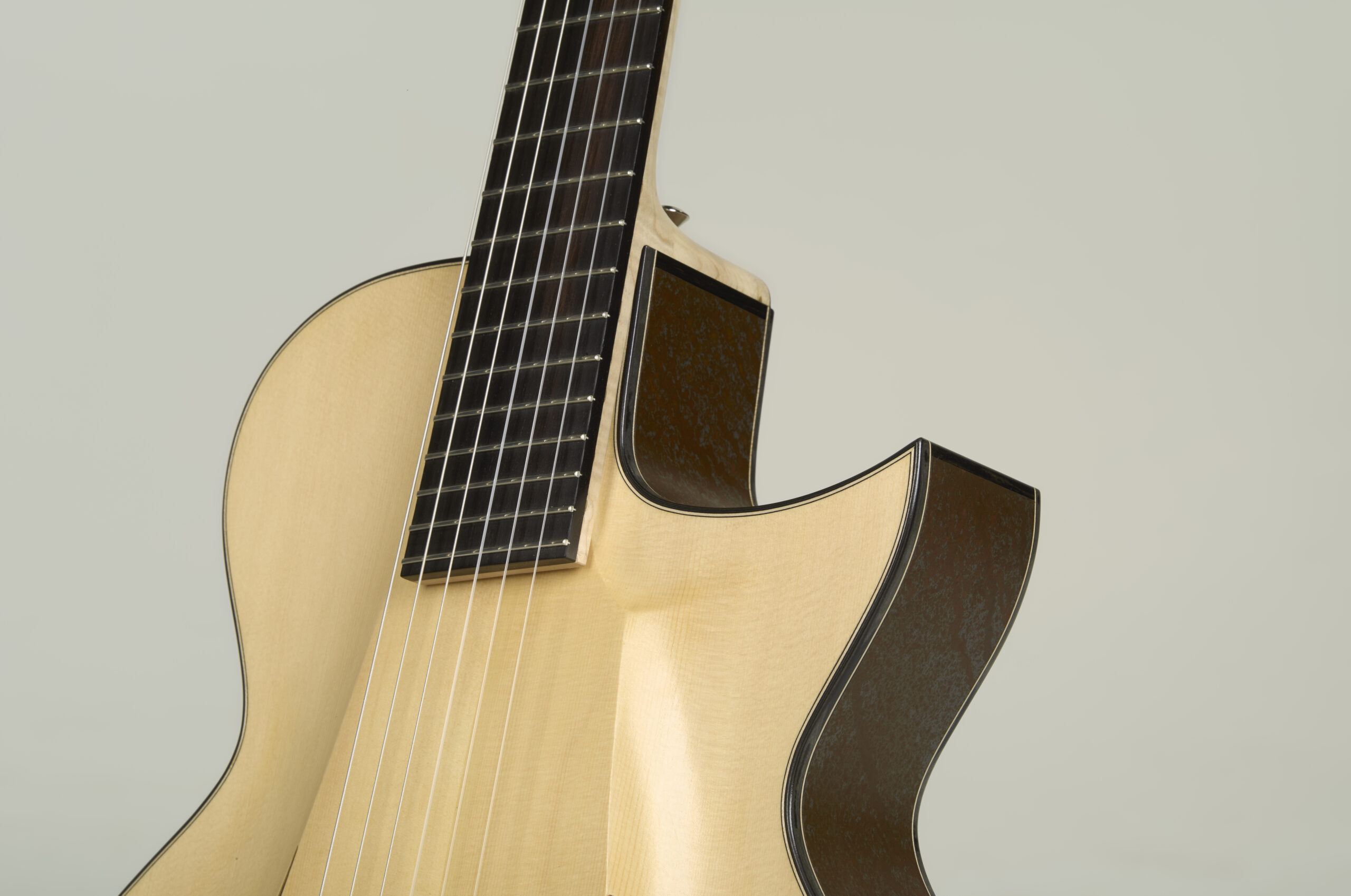 Florentine cutaway on a Jazzabella